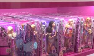 Păpușa Barbie împlineşte 60 de ani