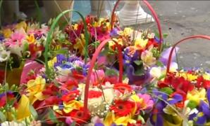 Agitație în piețe, de 8 Martie. În faţa florăriilor s-au făcut cozi