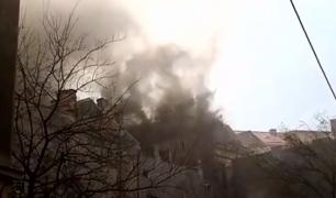 Incendiu puternic la un bloc din București. O persoană a murit