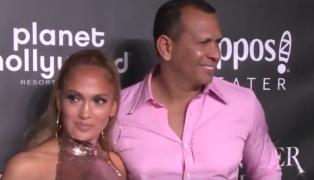 Jennifer Lopez arată formidabil la 49 de ani