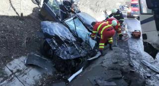 Loviţi de TIR la Lunca Corbului, în Argeş. O fată de 19 ani, luată de SMURD (Video)