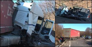 Mama, fiica şi iubitul ei, spulberaţi de un TIR intrat pe contrasens, în Argeş. Fata de 19 ani este în stare critică (Video)