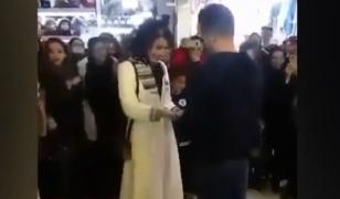 Doi tineri din Iran au fost arestați de polițiști, după o logodnă în public