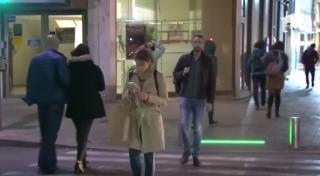 Israelienii, soluţie ingenioasă pentru pietonii care sunt cu ochii în telefon atunci când trec strada