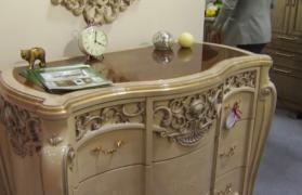 Mobilierul din lemn masiv a revenit la modă. Alegerea potrivită a pieselor de mobilier