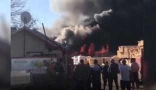 Incendiu în Balotești. Un depozit cu materiale de construcții s-a făcut scrum