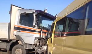 Zid de fum pe șosea, în Brăila, în urma unui incendiu de vegetaţie. Șase oameni au fost răniți (Video)