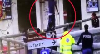 Român din Italia împiedicat de la sinucidere, de o polițistă curajoasă