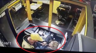 Jaful de la casa de pariuri din Târgu Jiu, filmat de camerele de supraveghere (Video)