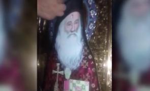 Icoanele plâng cu lacrimi de mir, la Iaşi: Şiroaie întregi curgeau până jos. Era o emoţie de nedescris"