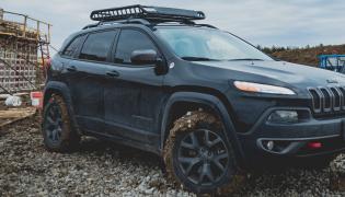 Amenzi și de mii de lei pentru șoferii care roțile mașinii murdare de noroi