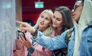 Aproape jumătate dintre tinerii români renunță la job după câteva luni. Ce-și dorește Generația Z