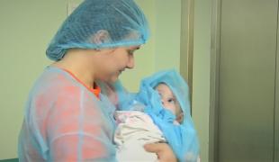 Copiii români, salvați de medici străini, din cauza lipsei de specialiști