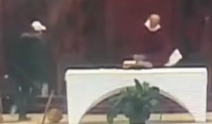 Preot canadian, înjunghiat în timpul slujbei