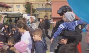 Surpriza polițiștilor pentru copiii bolnavi de la Spitalul Grigore Alexandrescu