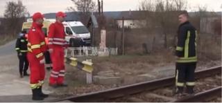 Doi tineri din Iaşi s-au aruncat din tren, după o ceartă în cuplu. Fata este de negăsit