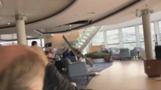 Imagini dramatice pe pachebotul în derivă, cu 1400 de oameni. Mobila a început să zboare