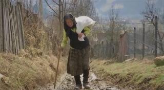 Satul din Maramureș izolat de restul lumii, pentru că nu are drum