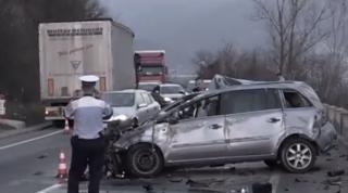 Doi copii şi un adolescent au ajuns la spital, în urma unui grav accident la Orşova