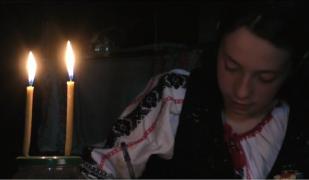 Crina, eleva premiantă care învață la lumânare și merge 4 km pe jos, până la școală