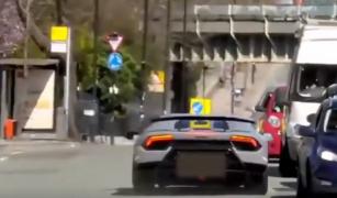 Lamborghini făcut praf, după ce șoferul a încercat să impresioneze admiratorii