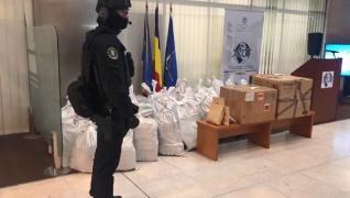 Sacii cu drogurile găsite în şalupa răsturnată la Tulcea, aduşi la DIICOT. Cocaina pură 90% venea din America de Sud (Video)