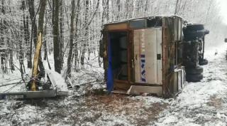 Primele imagini video cu autobuzul răsturnat în Iaşi. 21 de victime, după ce şoferul a pierdut controlul volanului