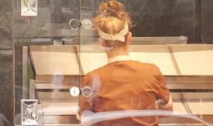 Patru din zece vânzători din România au facultate