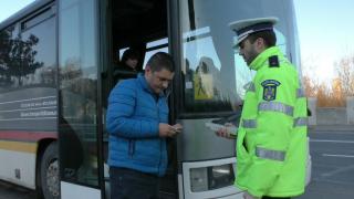 10 muncitori transportaţi cu duba de marfă, de un şofer din Braşov