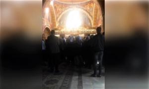 Un preot îl înjură pe Iohannis şi ameninţă enoriaşii cu bătaia în biserică: "Vă dau peste bot şi vă scot dinţii!" (Video)