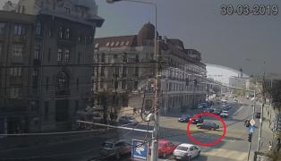 Șoferul care a provocat accidentul din Ploiești, la un pas să spulbere mai mulți pietoni