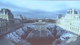 Iluzie optică în curtea muzeului Luvru. Piramida părea că se ridică dintr-un abis (Video)