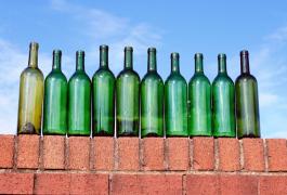 Taxa pe sticlă intră în vigoare și e introdusă garanția pe ambalaje reciclabile