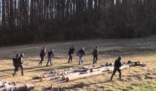 Zeci de poliţişti, jandarmi şi pădurari, pe urmele unui braconier condamnat pentru tentativă de omor