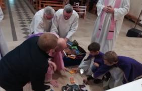 Cărți din seriile Harry Potter și Twilight, incendiate de preoți din Polonia