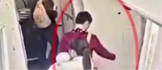 Superstițioșii care aruncă monede la avion, ca să aibă noroc, aduc haos pe aeroporturi în China