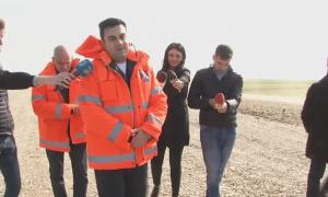 Ministrul Transporturilor a rupt de față cu presa foile contractului cu un constructor