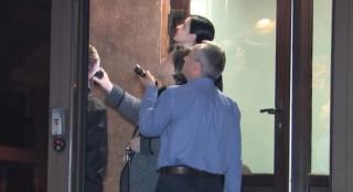 Soţia fostului prim-procuror al Parchetului Bihor şi-a găsit un imobil găurit de gloanţe