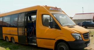 Zeci de copii din Cucuieți, Teleorman, nu au cu ce merge de 2 săptămâni la școală