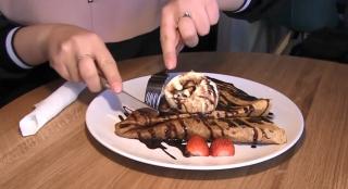 Reţete de clătite delicioase, preparate de un pictor şi un designer din Cluj