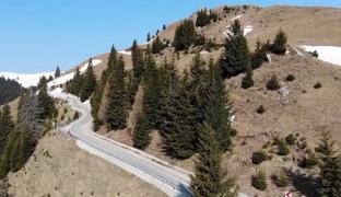 TransBucegi,drumul care ne poartă de la primăvară la vară într-o singură zi