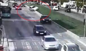 Cascadorie periculoasă într-o intersecţie aglomerată din Galaţi