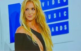 Britney Spears s-a internat la psihiatrie