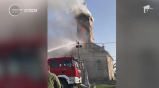 Mobilizare pentru salvarea bisericii vechi de 130 de ani, devastată de incendiu, în Șutra