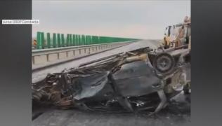 Un șofer băut și-a distrus mașina pe A2 și a fugit, după ce a fost salvat