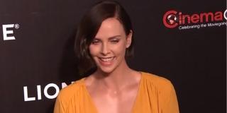 Charlize Theron își caută sufletul pereche