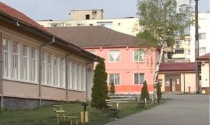 O mamă din Gorj acuză două educatoare că i-au sedat copilul la creşă, ca să adoarmă mai repede (Video)