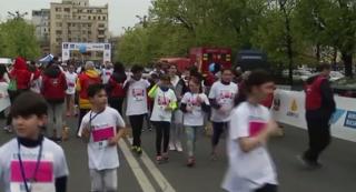 Competiţie de cros pentru persoane de toate vârstele. Peste şapte mii de oameni au participat la eveniment, în Bucureşti