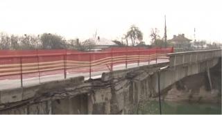 Podurile din România se dezmembrează bucată cu bucată