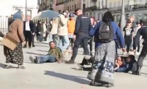 Românii bătuți de poliție în Madrid, acuzați că au jefuit turiștii